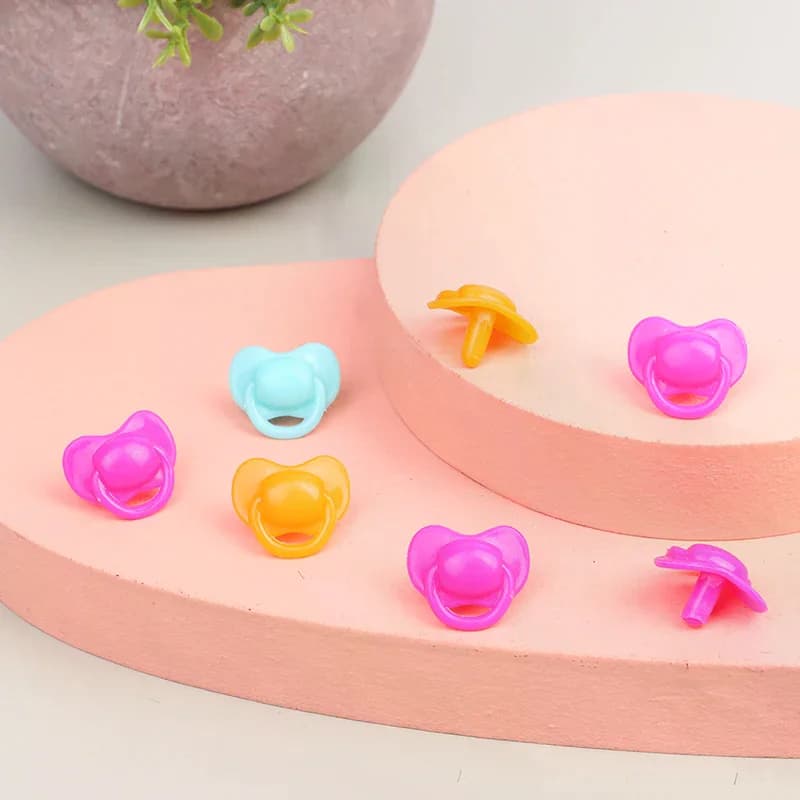 Set di 20 Ciucci e Accessori Espressionistici in Plastica per Bambole in Miniatura, Giocattoli per Casa delle Bambole e Gioco Divertente per Bambini