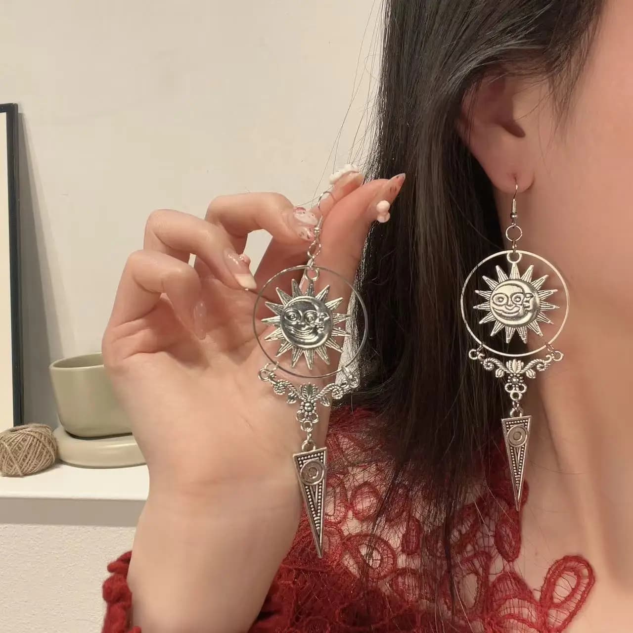 Retro metal sun triangle fringed earrings women's niche unique design sense court style personality versatile earrings