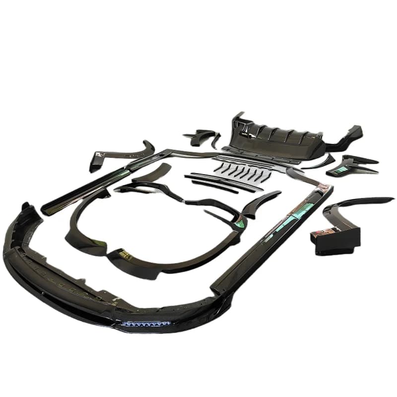 Kit Carrozzeria Stile M in Fibra di Carbonio per Maserati Levante: Labbro Anteriore, Minigonne Laterali, Diffusore Posteriore, Spoiler Posteriore, Finiture Paraurti Anteriore