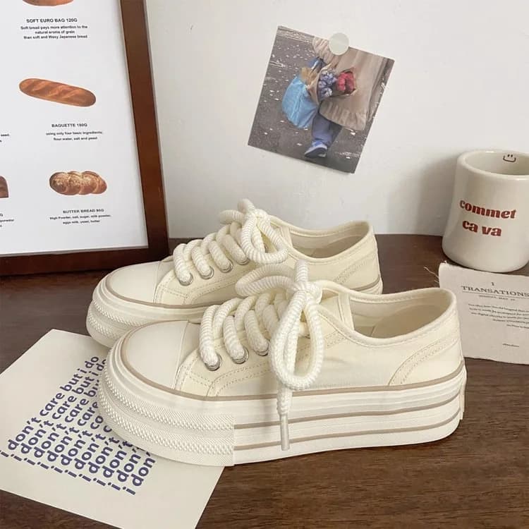 Scarpe di tela con plateau da donna Sneakers femminili casual comfort Nuove scarpe sportive bianche stringate con punta tonda per scarpe vulcanizzate da donna