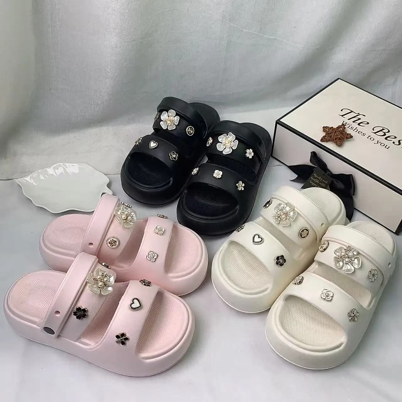 New Cross-Border Cute Five-Leaf Flower Black and White Set Double-Strap Thick-Soled Sandals for Summer Indoor and Outdoor Wear Versatile Eva Beach Slippers for Women