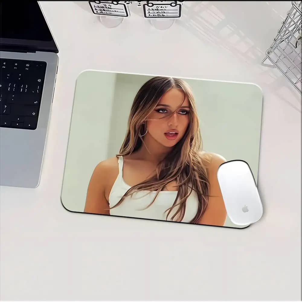 Tate M-McRae Singer Mousepad Small LockEdge Mouse Pad For Gamers Computer Desk Pad Rectangular Anti-slip Rubber