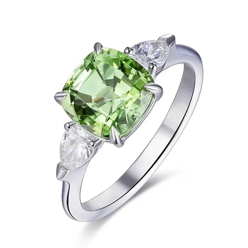 2026 square ring with inlaid green zircone, light luxury, high range, stylish and refined style, wholesale engagement gift jewelry