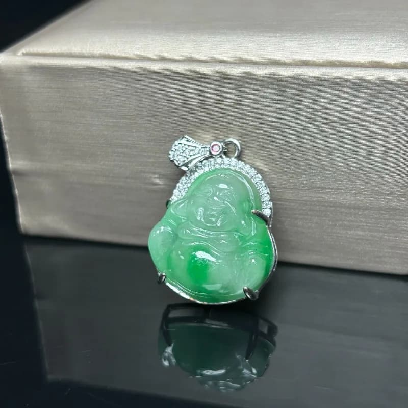 Elegante e Raffinato Ciondolo Piccolo Buddha Verde, Collana alla Moda in Stile Etnico per Uso Quotidiano
