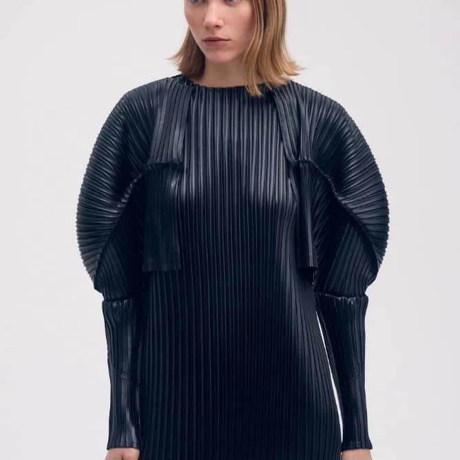 Fashion Black Pleated Short Pilot Jacket V-neck Long Sleeved Loose Oversized Elastic Design Women Spring Autumn T-shirt