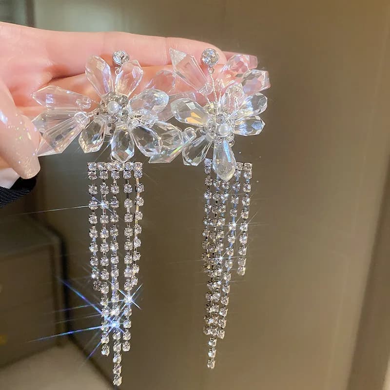 Orecchini ad ago in argento con frange di fiori di cristallo artificiale con diamanti di lusso leggeri esagerati, temperamento di nicchia personalizzato