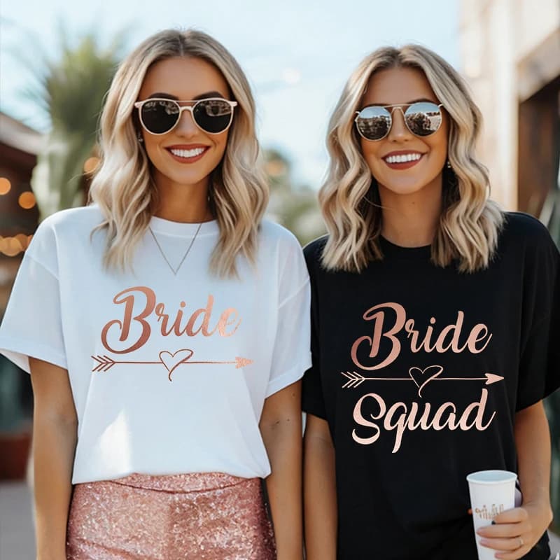 T-shirt abbinate per la squadra della sposa, magliette con grafica a cuore e freccia, top a maniche corte con scollo a O per addio al nubilato e baby shower