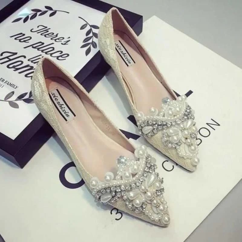 New Crown Pearl Soft Flats Scarpe da sposa Punta a punta Abito da donna Mocassini Tacco basso perlato Moda donna Lusso plus size 43