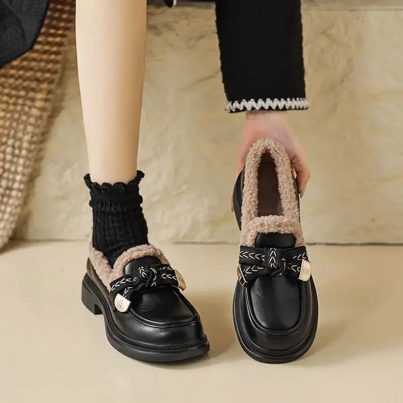 Mocassini in vera pelle da donna autunno inverno Mocassini alla moda stile britannico ispessito peloso Scarpe slip on foderate in pile nero