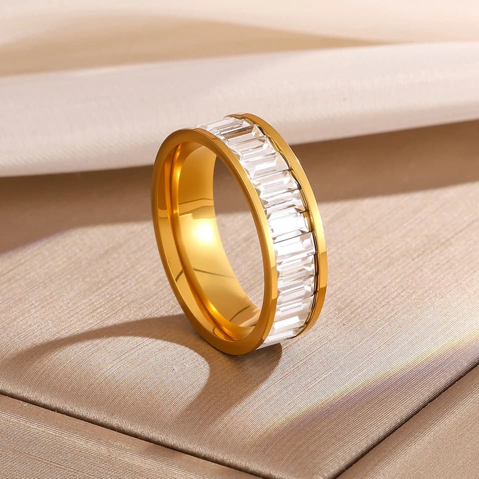 ZAKOL Nuovo anello in zircone lucido quadrato trasparente in acciaio inossidabile per le donne Regalo di gioielli con anello per fede nuziale con zirconi ghiacciati squisiti