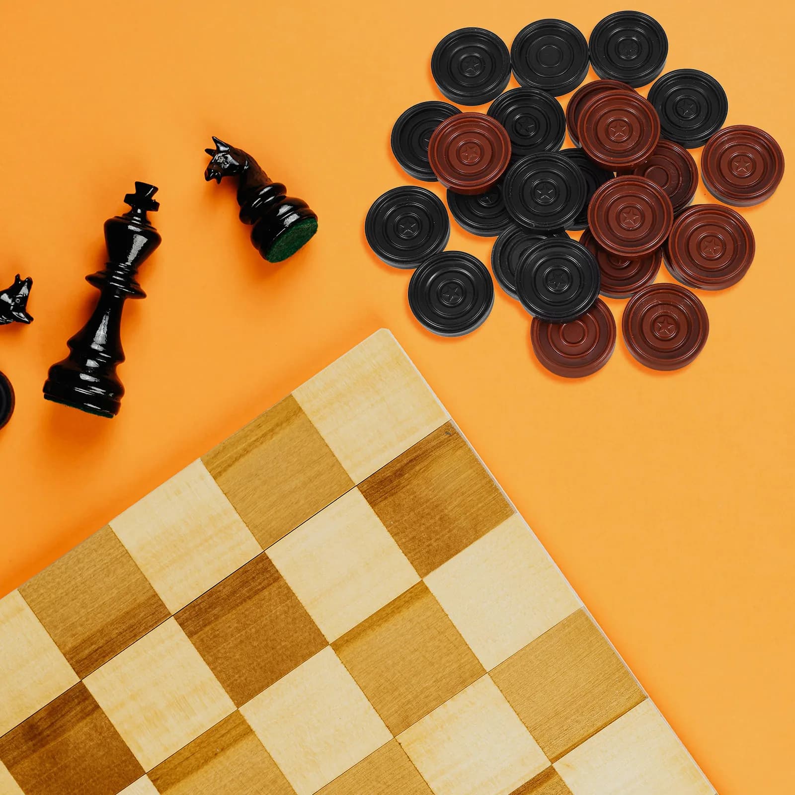 Set di 24 Pezzi Rotondi per Scacchi e Dama in Plastica ABS, Sostitutivi, Versatili, Eleganti, con Finitura Liscia per Giochi da Tavolo a Casa e in Viaggio