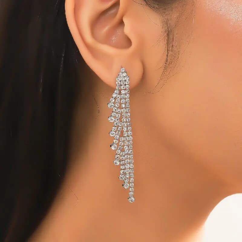 Orecchini Eleganti e Sexy da Club, Orecchini Pendenti Lunghi con Strass per Donna, Design Europeo alla Moda