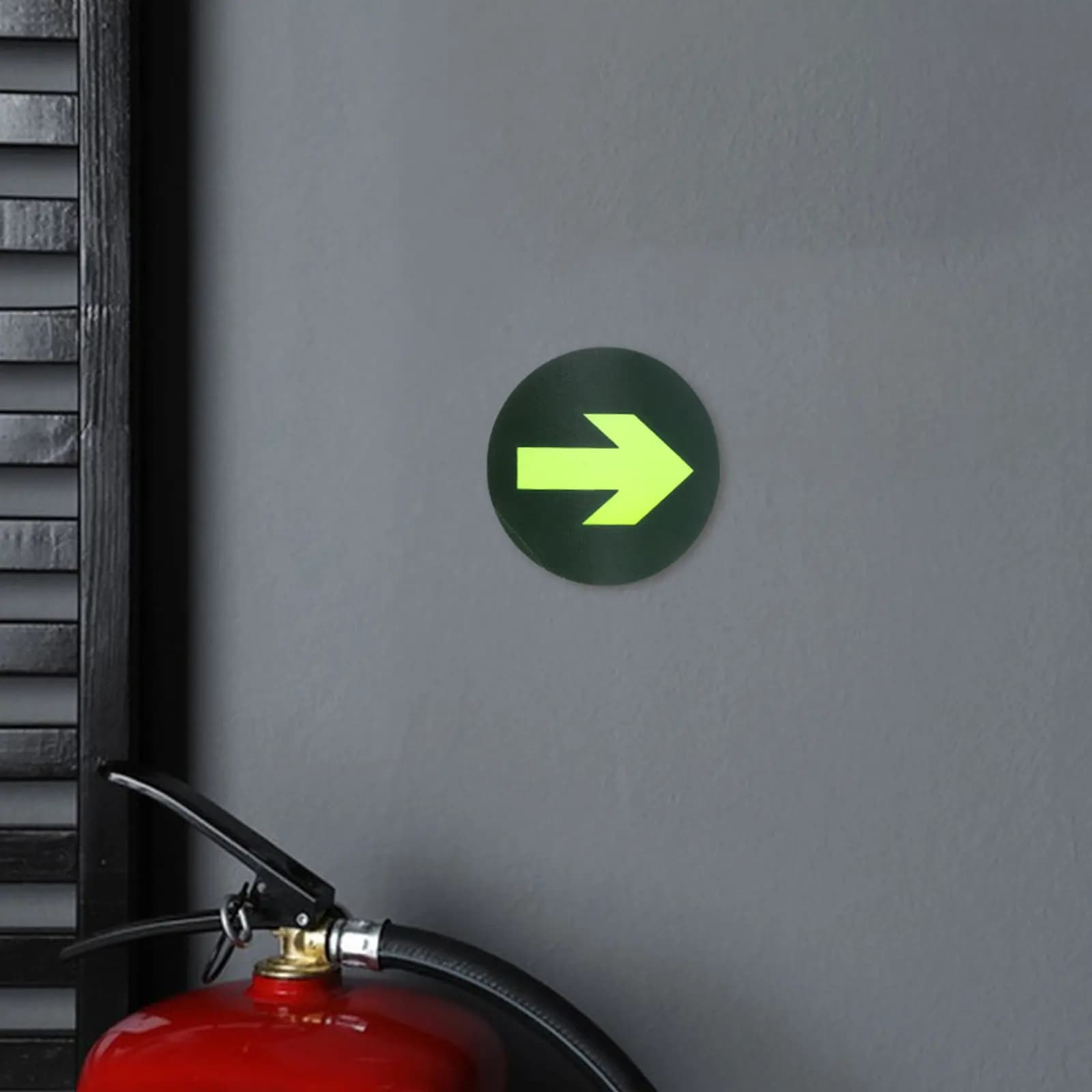 10Pcs Waterproof Night Visibility Arrow Floor Decal Glow in The Dark Safety Sign Sticker for Emergency Exit Directional Marking