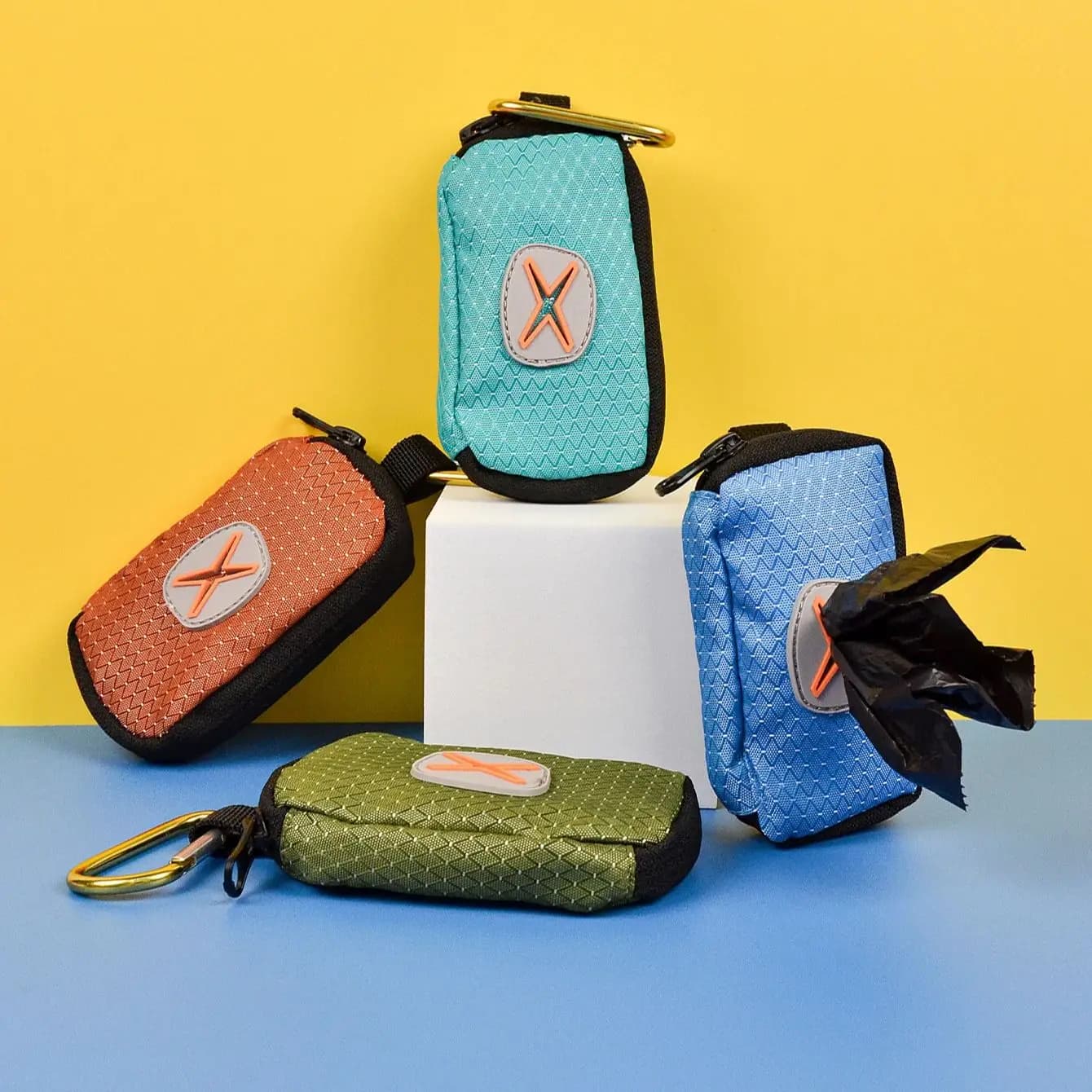 1 pz light pouch support for free hand multifunction hand dispenser pouch attached with any leash for pets (no bag and leash for pouch)