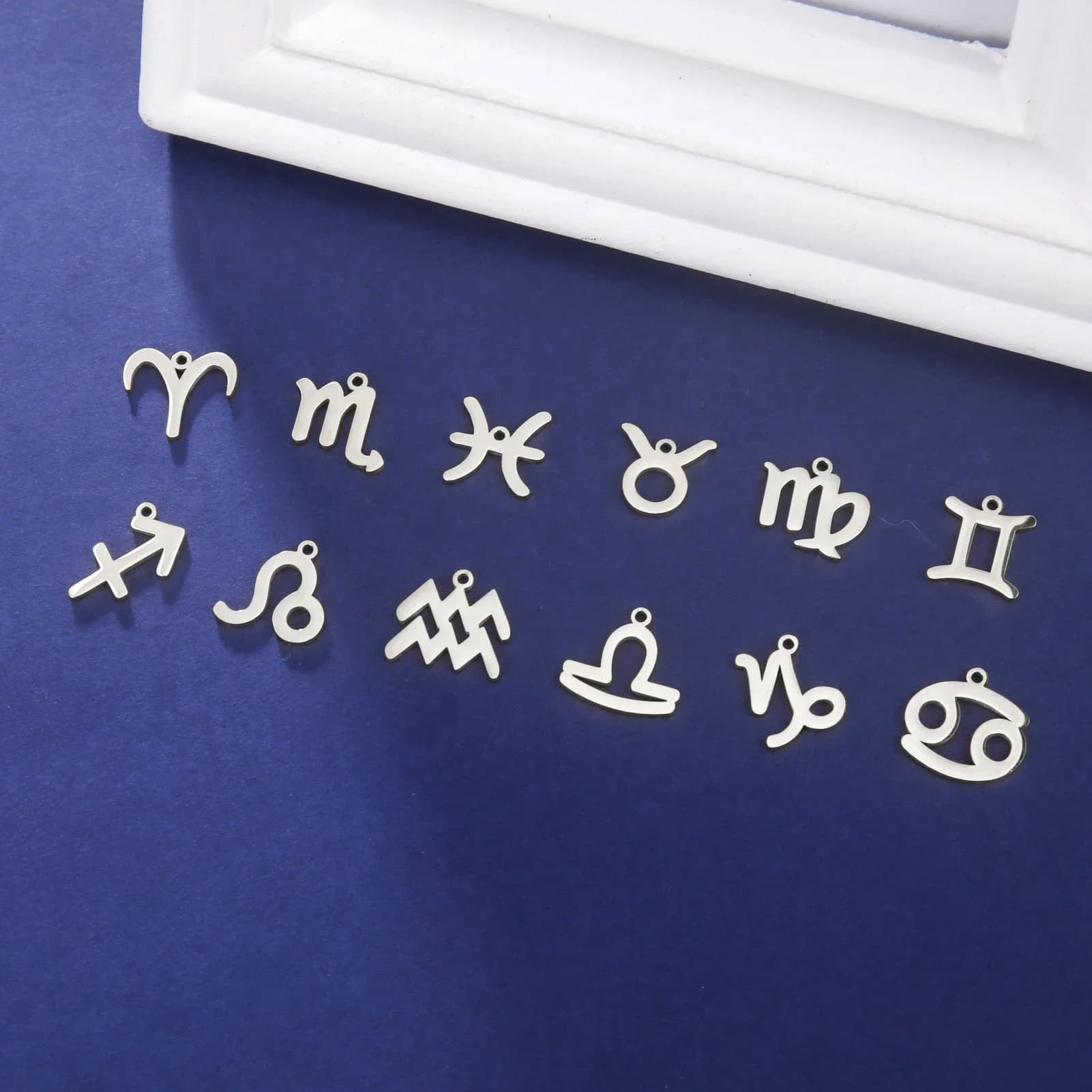 Teamer 12 pz/lotto Zodiaco Pendenti e Ciondoli In Acciaio Inox Oroscopo Segno Astrologico Ciondolo per Collana Bracciale Creazione di Gioielli