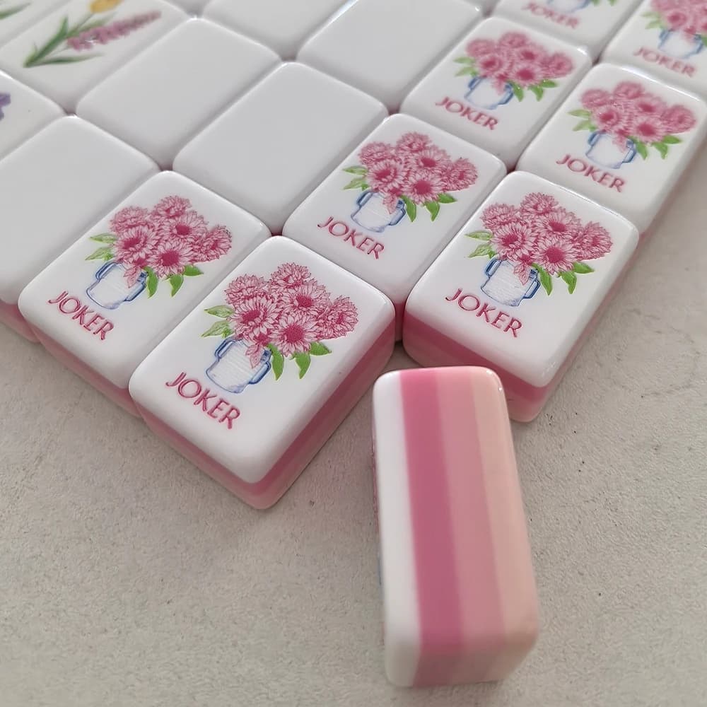 Luxury Engraved American Mahjong Set Acrylic Pink Mahjong Game Tiles Portable Travel Mah Jongg Sets for Adult Indoor Board Games