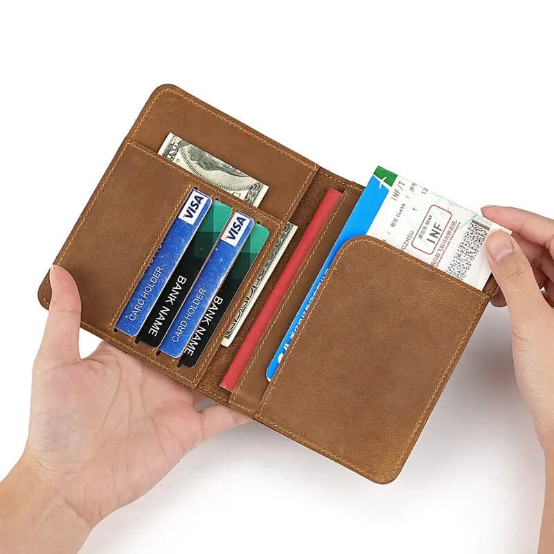 Resistente porta carte di credito per passaporto in pelle Crazy Horse, copertina protettiva per libro di biglietti d'imbarco integrata