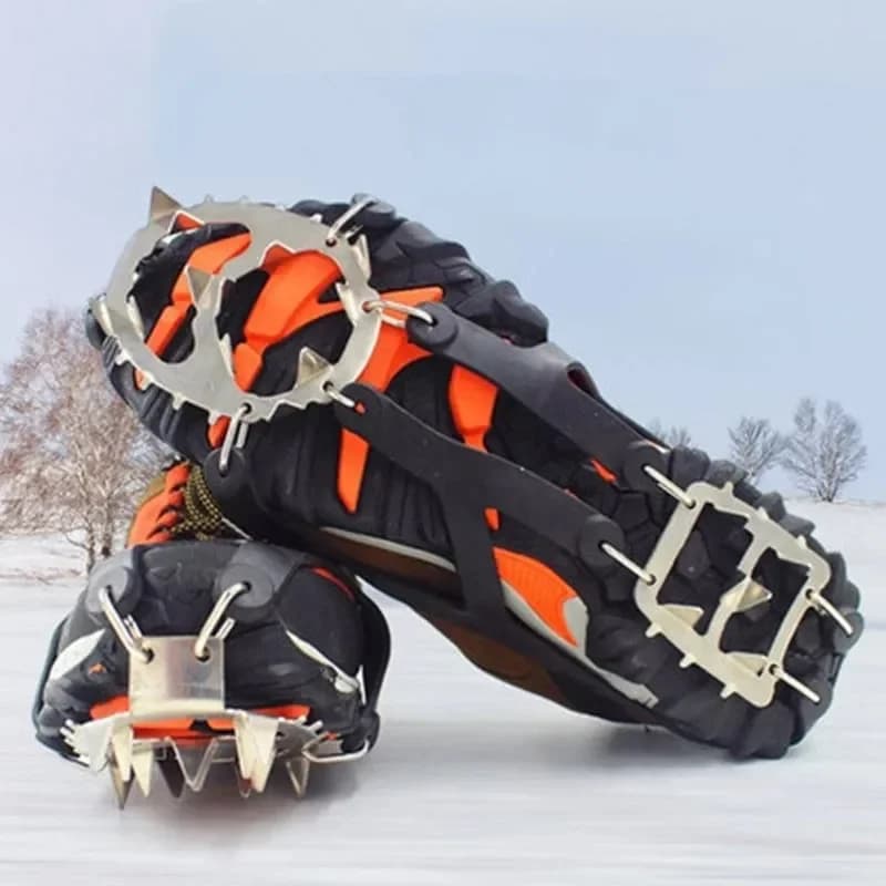 NUOVO 18 Denti In Acciaio Pinza Per Ghiaccio Spike per Scarpe Antiscivolo Arrampicata Escursionismo Snow Spikes Ramponi Tacchetti Grip Stivali Copertura Ramponi
