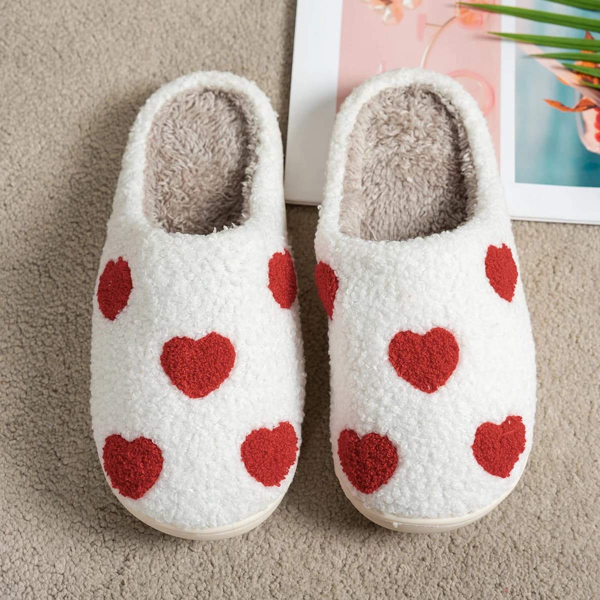 Comfortable and warm Slippers with small heart pattern Pretty girl Interesting woman for leisure Winter bedroom Shoes with soft sole for home in plush for interior
