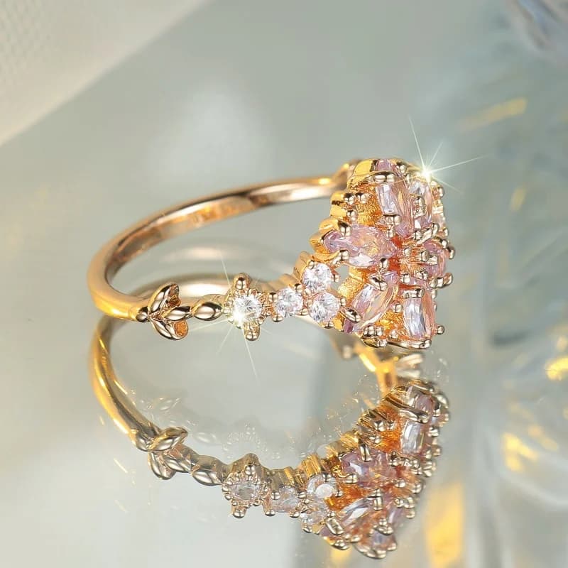 Nuovo Anello 2026 Europeo e Americano con Zircone a Occhio di Cavallo Dorato Champagne, Design Unico e Lussuoso