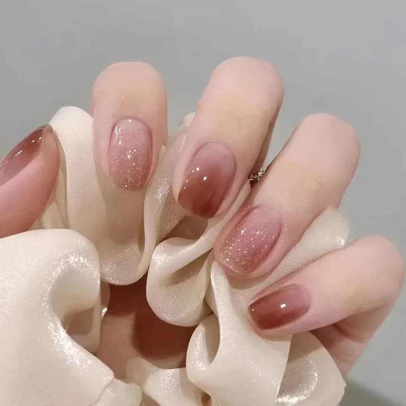 24 Piece Set Short Fake Nails Gradient Shiny Ice Transparent Red Brown Nail Art Simple Color Blocking Gradient Manicure Elegant and Fair - looking Short Wearable Nails