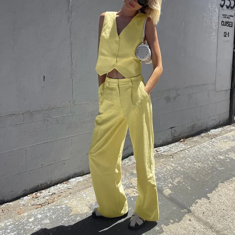 Complete Two Pieces of Woman for Office: New Fashion Set with V-neck and Coordinated Pants