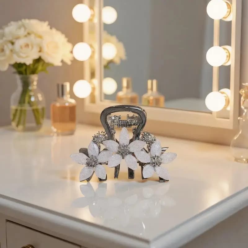 Modish Artiglio per capelli con fiore di strass; Squisita forcina per capelli con piccole clip di squalo per ragazze; Accessori per capelli alla moda semplificati