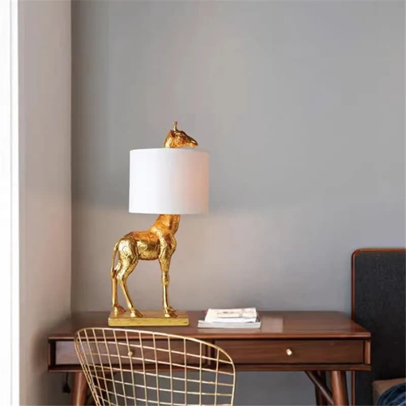 Lampada da tavolo con animali di design Lampada giraffa in resina Luci da scrivania decorative in oro/bianco Soggiorno Comodino camera da letto lampade carine