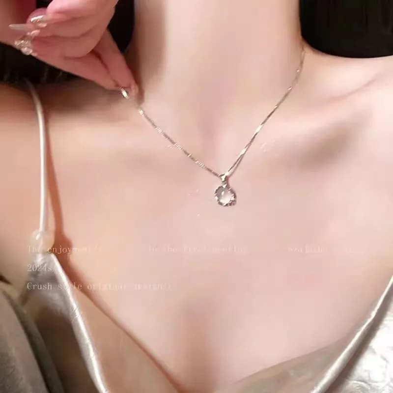 Collana a catena con clavicola a cerchio grande in pietra anti-occhio di gatto per donna, collana super fata, dolce e di fascia alta, design di nicchia, accessorio per catena al collo di lusso leggero