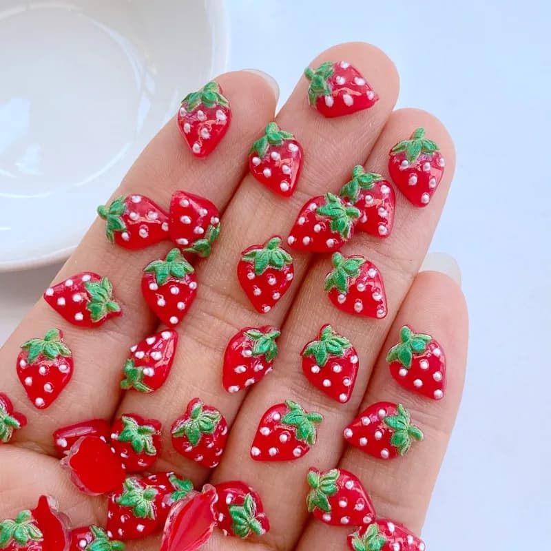 50 Pz Nuovo Carino Mini 7*11mm Fragola Resina Figurine Artigianato Flatback Ornamento Creazione di Gioielli Manicure Hairwear Accessori