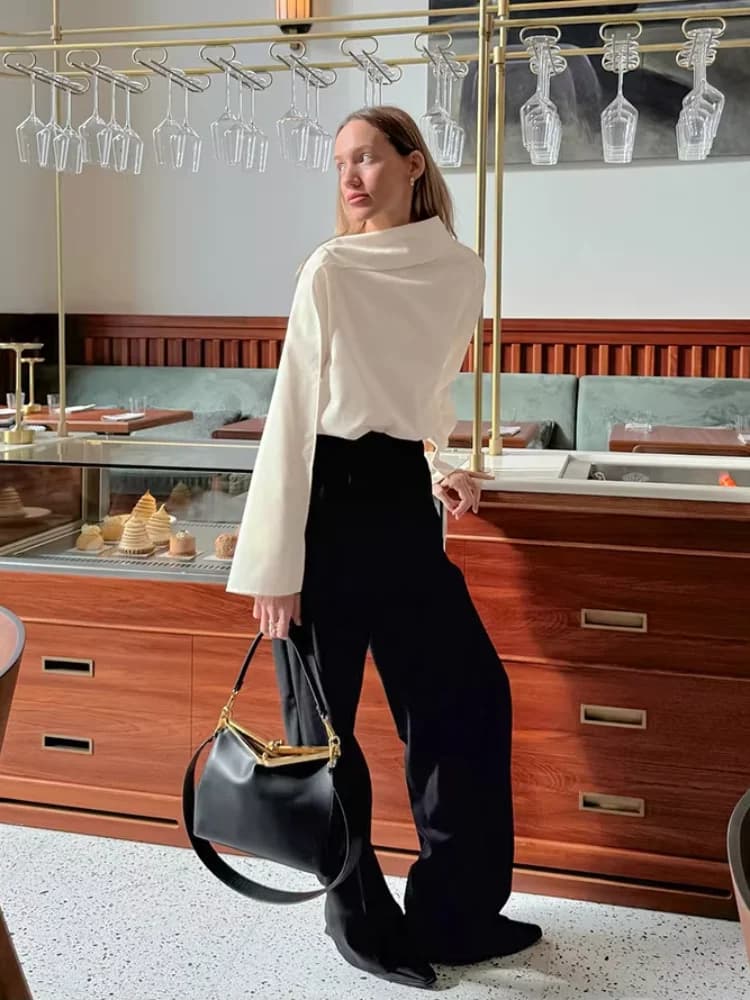 Camicia Larga con Colletto a Sciarpa da Donna, Elegante Blusa a Maniche Lunghe con Nastro e Spalla Asimmetrica, Nuova Collezione Primavera 2026, Camicie da Ufficio per Signore