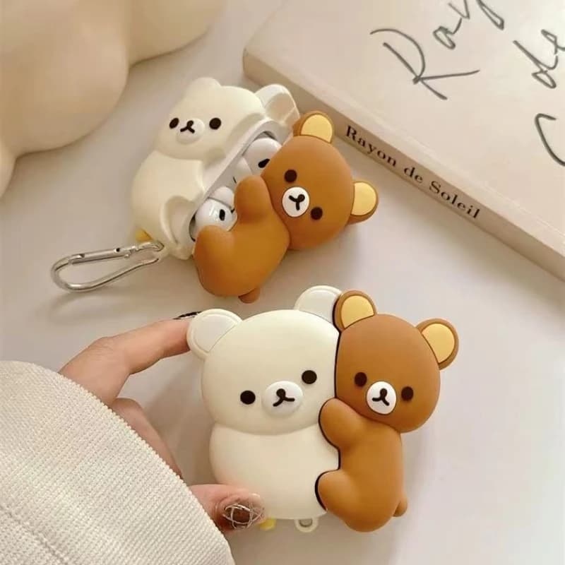 Per AirPods 4 3 2 1 Pro Pro2 Custodia per auricolari 3D Rilakkuma Hug Bear Scatola per cuffie in silicone per cartoni animati con ciondolo Cover carina
