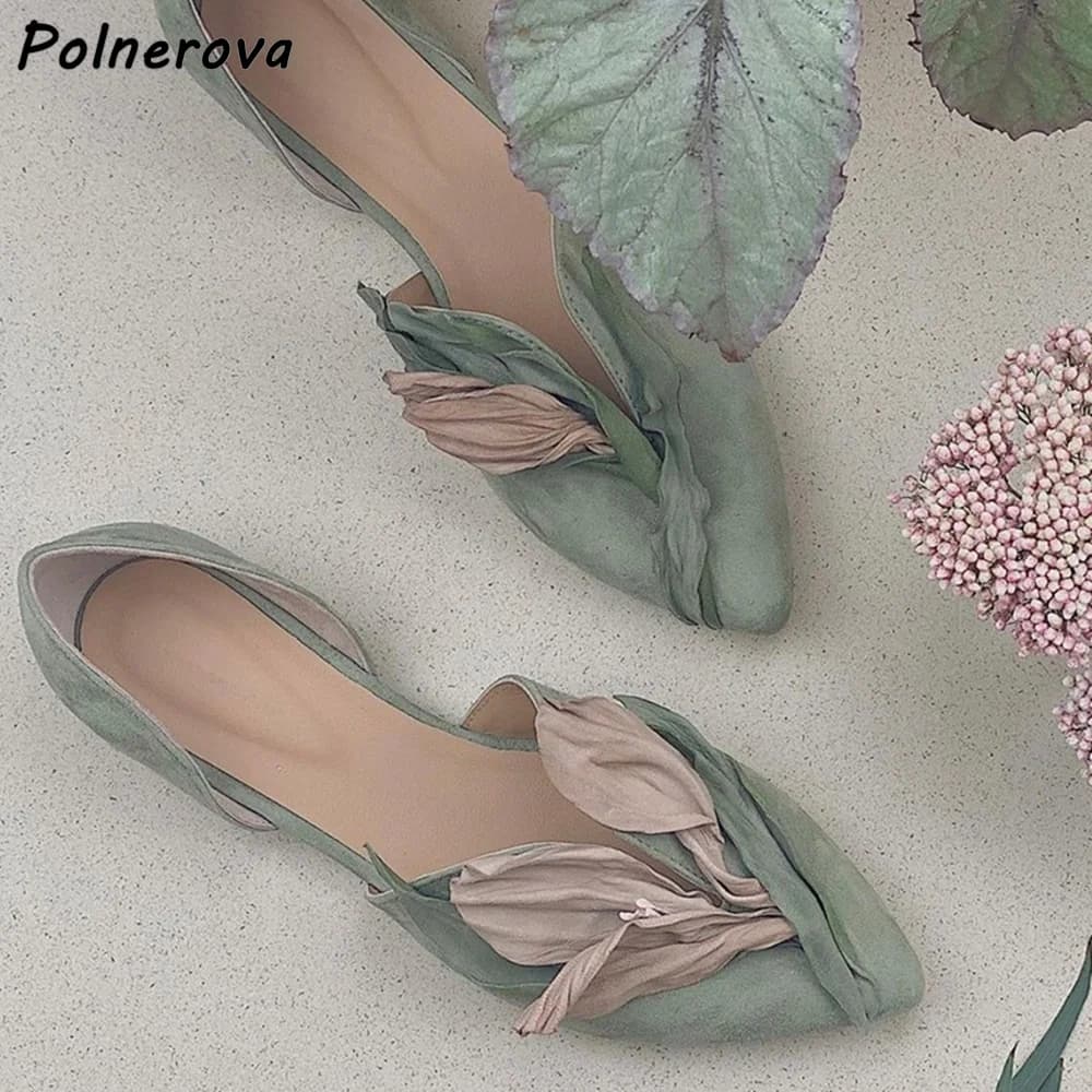 Décolleté con boccioli rosa verde Décolleté plates pleated with flowers shaded in half empty Elegant shoes in real leather Decolleté adorable woman elegant 2025