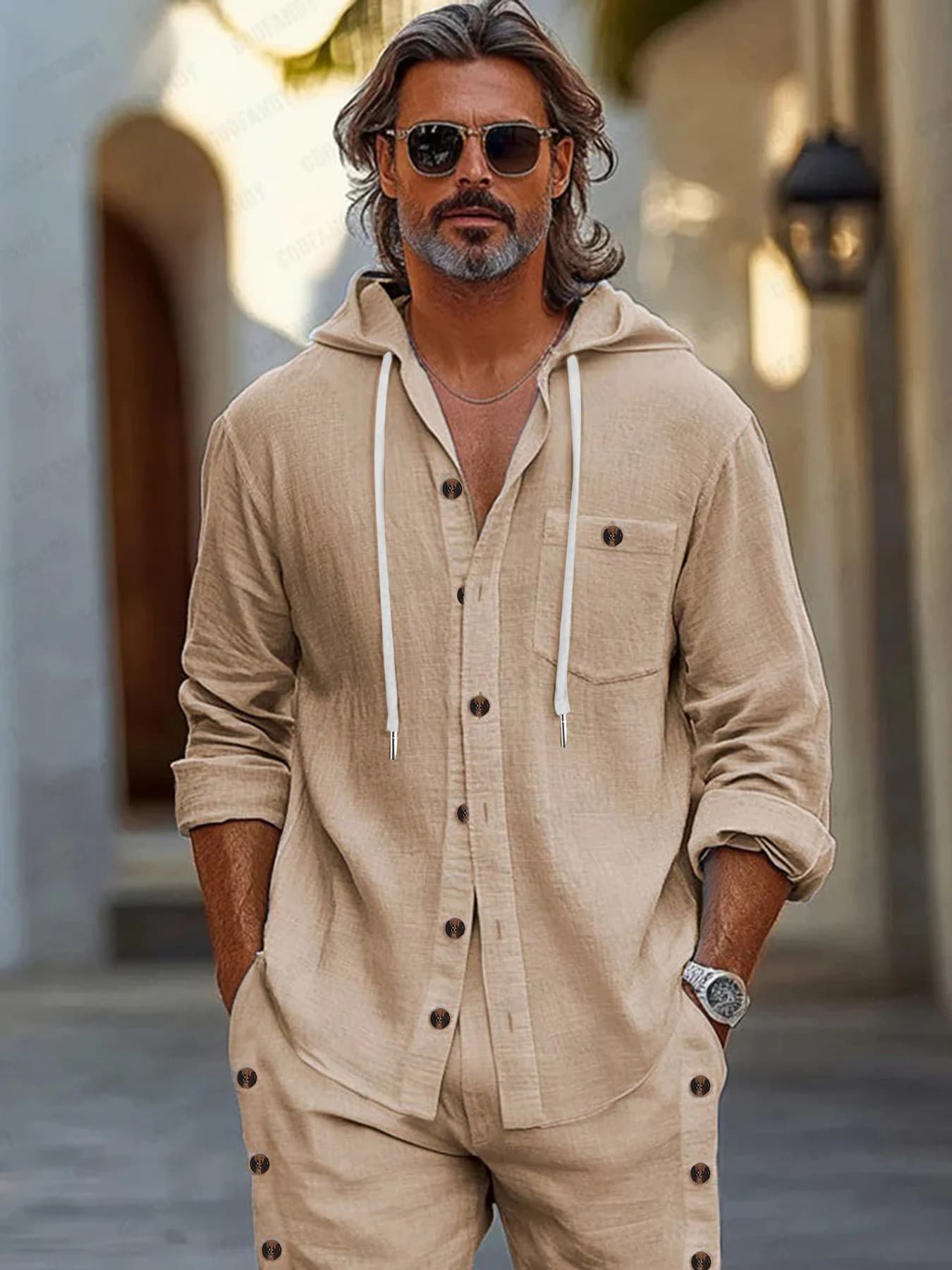 Men's suit in two pieces with texture, shirt with beige hood and pants with drawstring