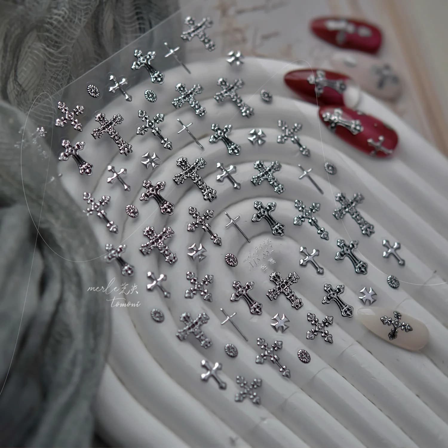 1 pz Adesivi per Unghie 5D in Metallo Oro Argento, Accessori per Nail Art a Croce Retrò Scuro di Alta Gamma, Decorazioni Blu per Unghie