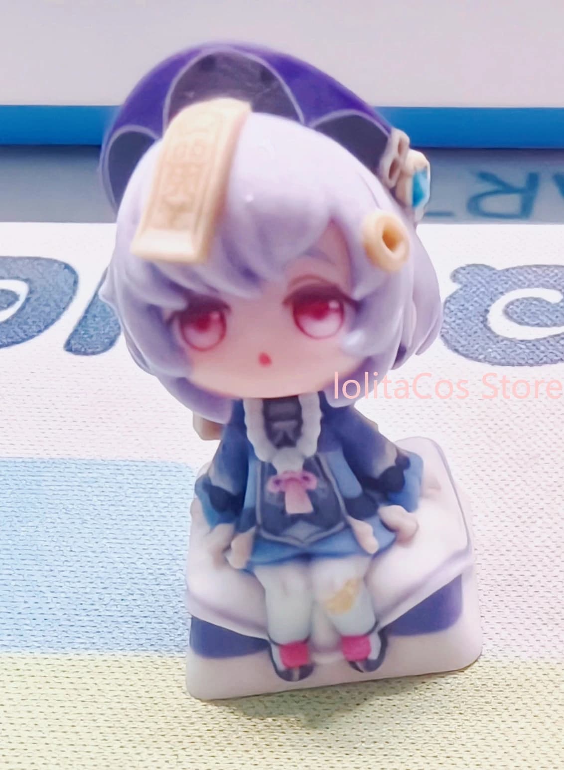 Anime Game Genshin Impact Qiqi Q-version Kawaii Keycap Decorazione Tastiera Meccanica Regalo di Compleanno Natale Cosplay Mini Figura
