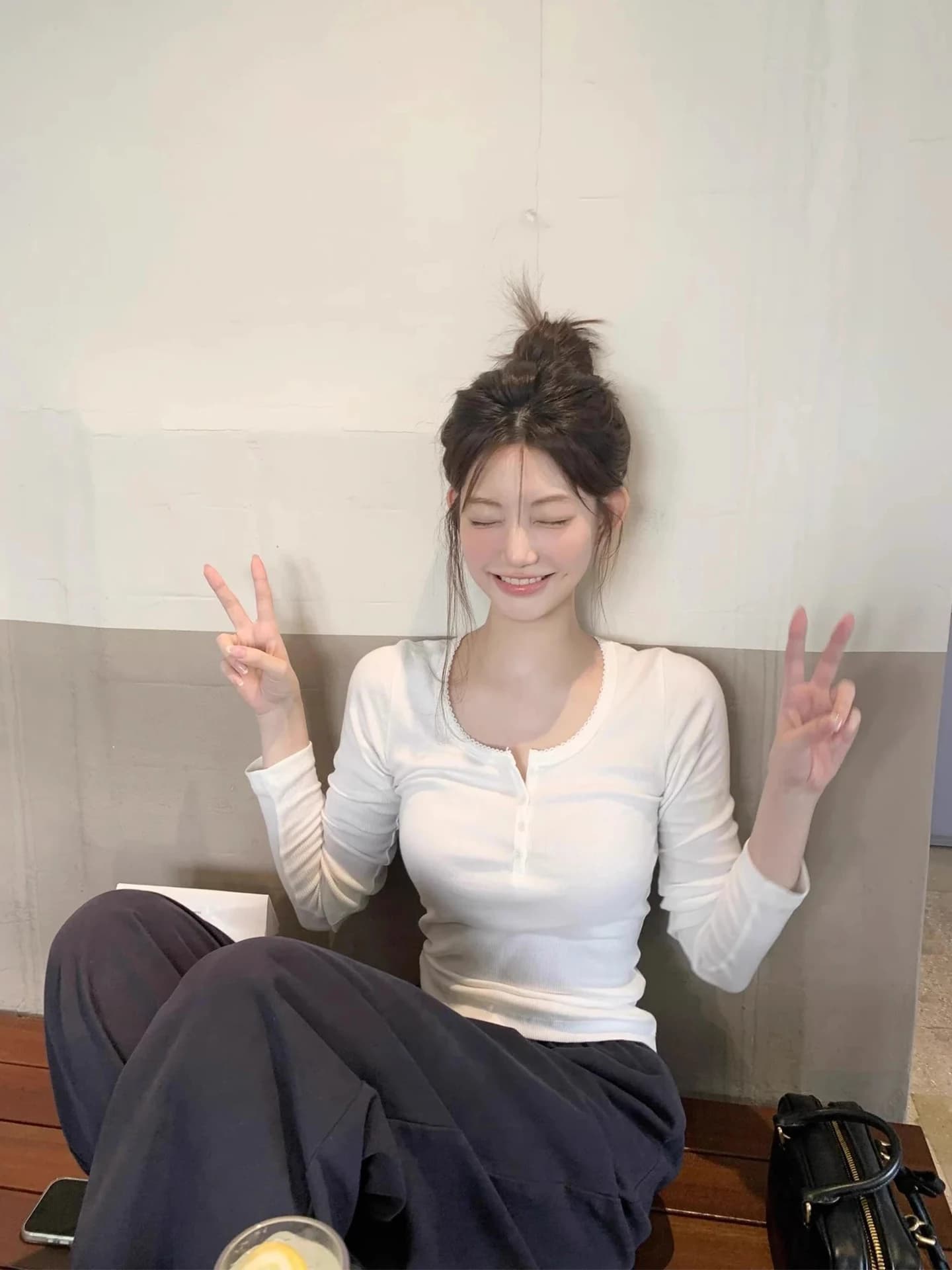 Slim Fit Color U-Neck Base Shirt Women's Fashion Korean Style Long Sleeve Cotton T-Shirt Inner Wear for Winter 2025