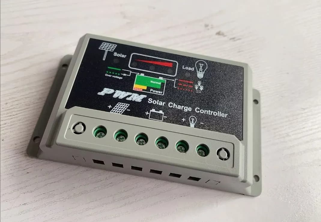 Regolatore di Carica Solare 10A 20A 30A 12V / 24V con Riconoscimento Automatico PWM per Pannelli Solari e Illuminazione Stradale