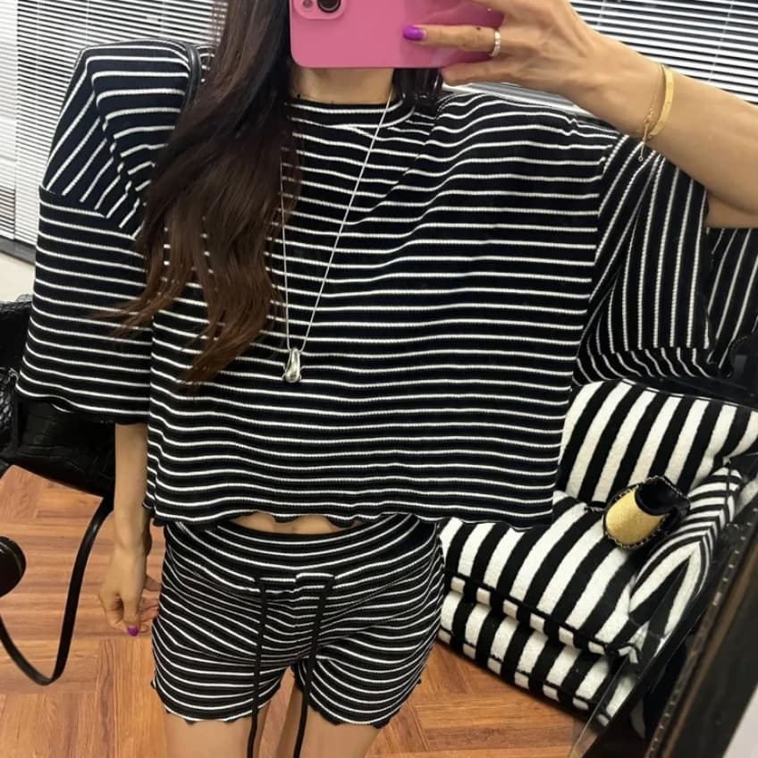 2026 New Chic Korean Style Striped round Neck Short Sleeve T-Shirt Elastic Waist Shorts Set Women's Casual Summer Outfit