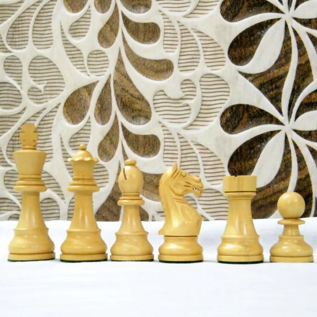 High-quality Sheesham/Boxwood Supreme Knight Chess Set, available in a variety of colors and sizes