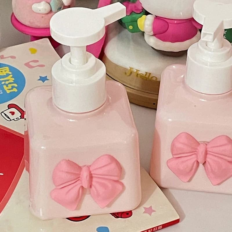 Nuovo dispenser di sapone da 200 ml a forma di fiocco, flacone per doccia in plastica con pompa a pressione, flacone per lozione, per disinfettante liquido per le mani, shampoo, bagno