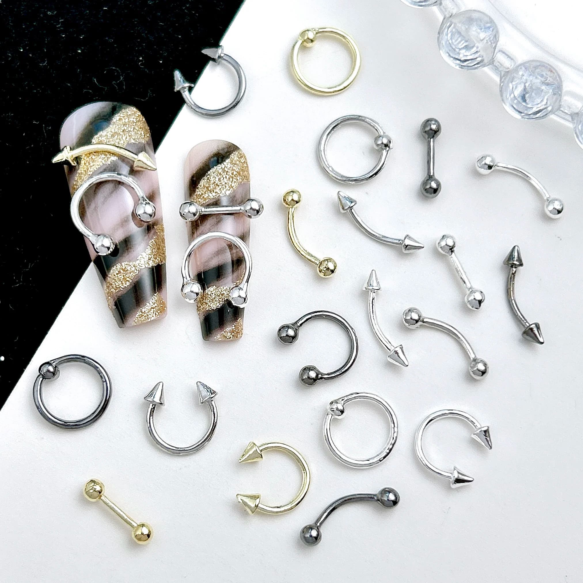 30PCS 3D Minimalist Alloy Arrow Curved Rivets Nail Charms Novelty Creative Four-colors Circular Rivets Nail Art Decorations DIY