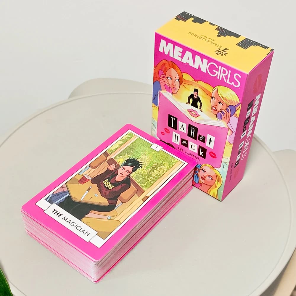 Mazzo di tarocchi Mean Girls - Con Regina George, Cady Heron e The Plastics, 12*7 cm, 78 carte completamente illustrate