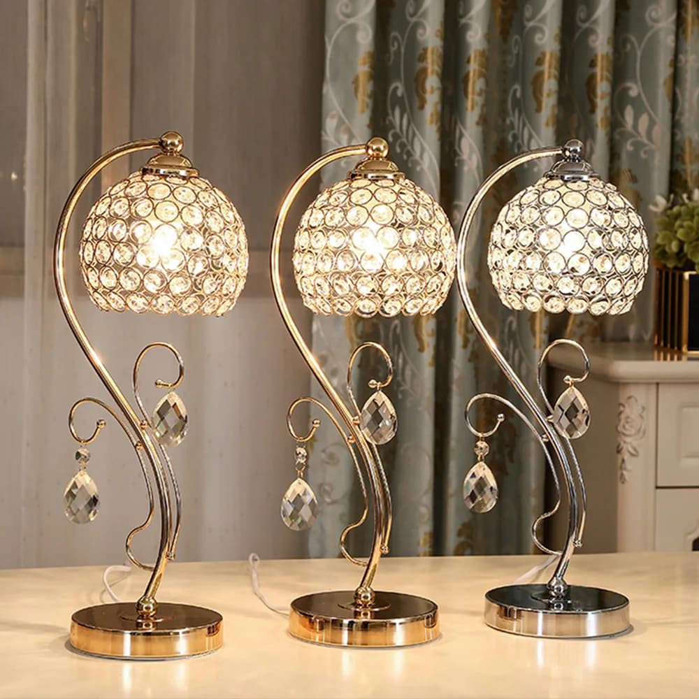 Lampada da Comodino Moderna con Sfera di Cristallo e Base Cromata, Lampada da Scrivania per Studio, Luce da Tavolo Creativa ed Elegante per Soggiorno