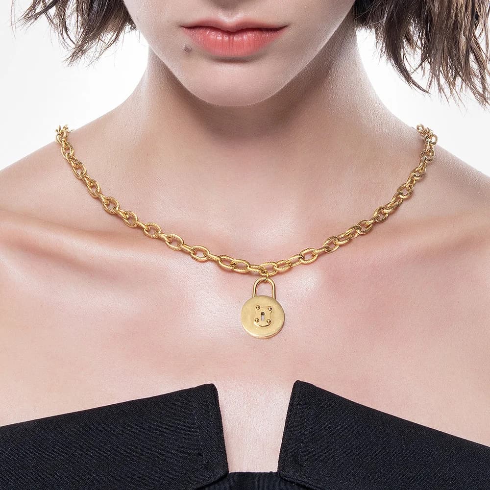 ENFASHION Collana con ciondolo con lucchetto gotico per donna Collana girocollo in acciaio inossidabile color oro Collier Gioielli di moda P 213203