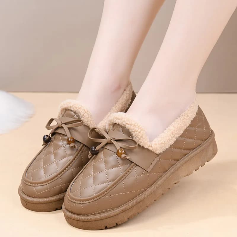 Scarpe invernali in cotone da donna nuove Scarpe di stoffa vecchia Pechino con fodera in pile Suola morbida ispessita Slip-On Scarpe da mamma Tinta unita Loa