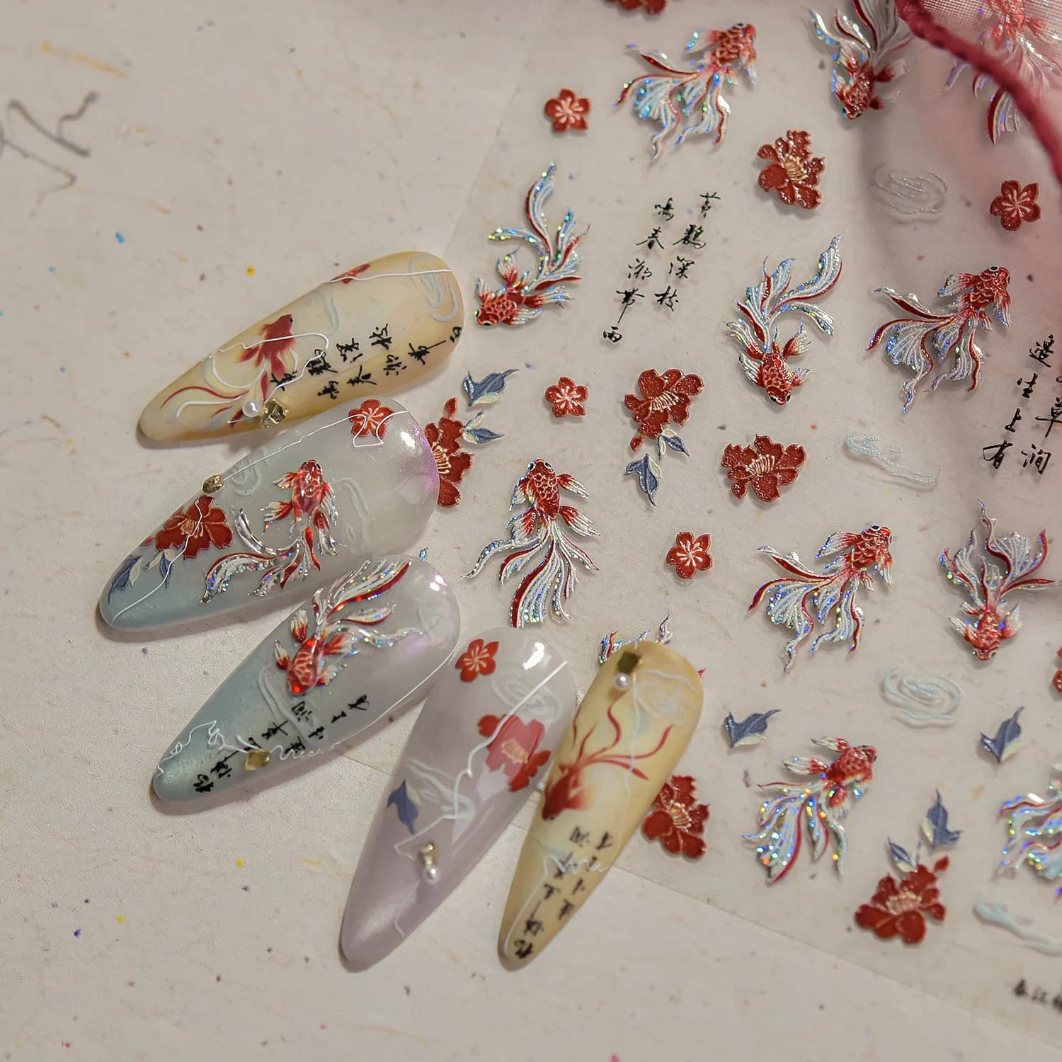 Red Brocaded Carpa Koi Cyprinidae Pesce di buon auspicio Fiore di primavera 5D Adesivi per nail art Adesivo per manicure con sollievo vibrante fresco