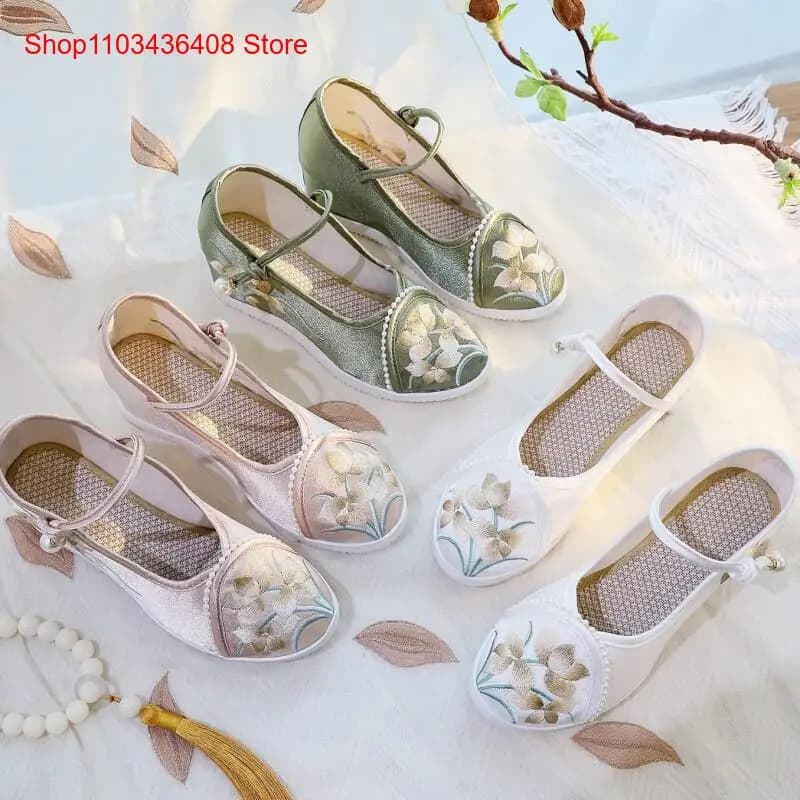 New Lightweight Thick-Soled Height-Increasing Cloth Shoes for Women with Straps and Ethnic Style Embroidered Shoes