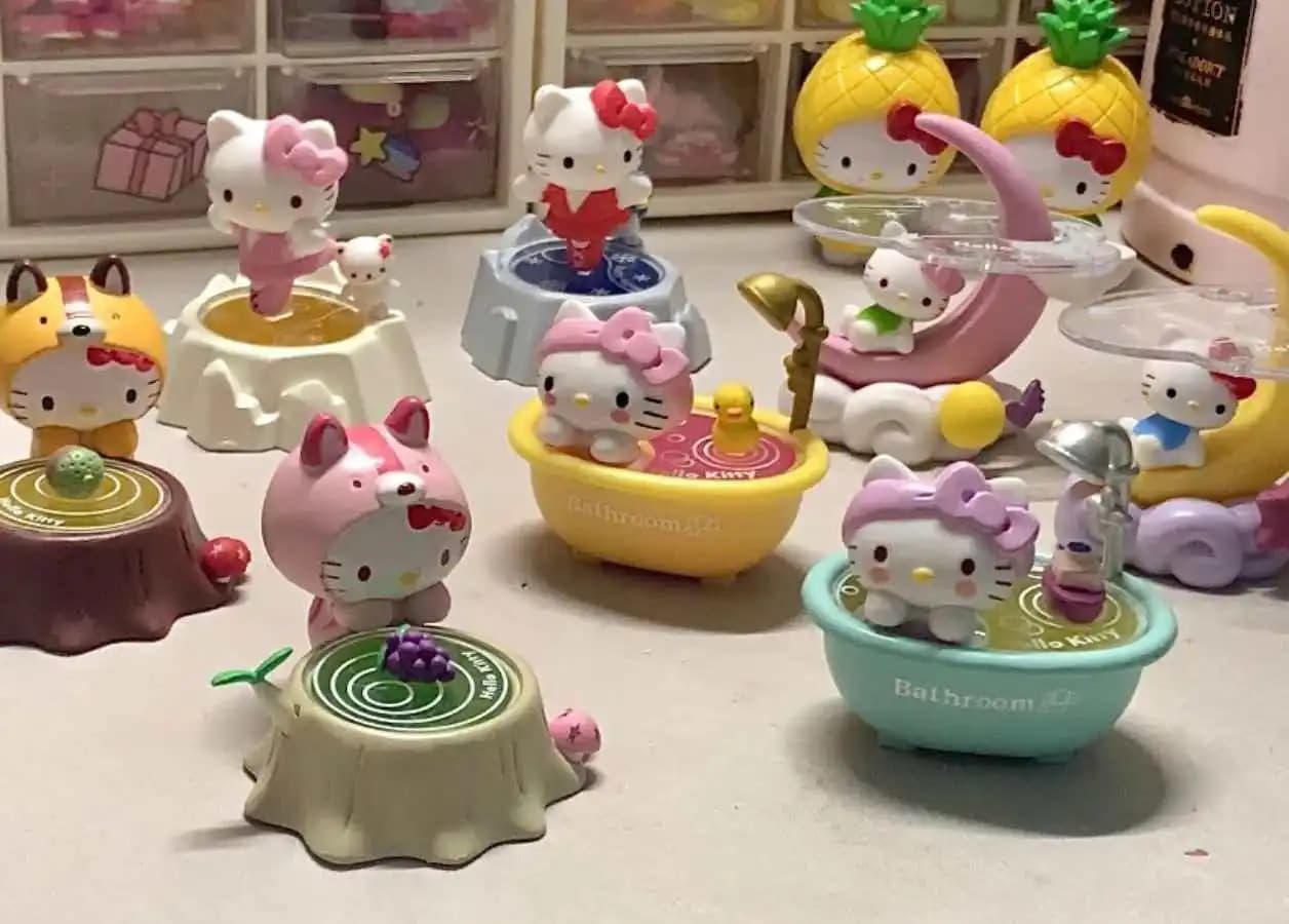 Nuova Blind Box con 8 Bambole Assemblate, Scena con Gatto della Foresta Lunare, Anatra Carina che Fa il Pattinaggio e Vasca da Bagno, Sorpresa Festiva, Regali per Ragazze
