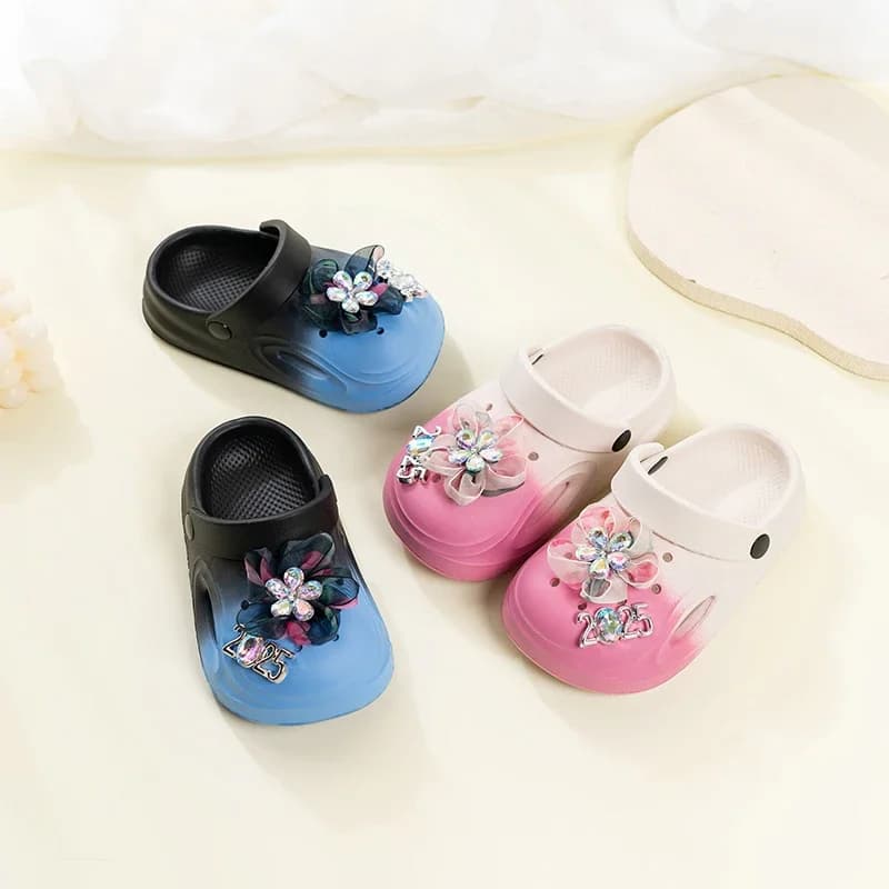 Scarpe da principessa casual per bambini all'aperto per pantofole da ragazza grandi fiori di cristallo 2025 nuove scarpe da spiaggia per bambini estive morbide antiscivolo